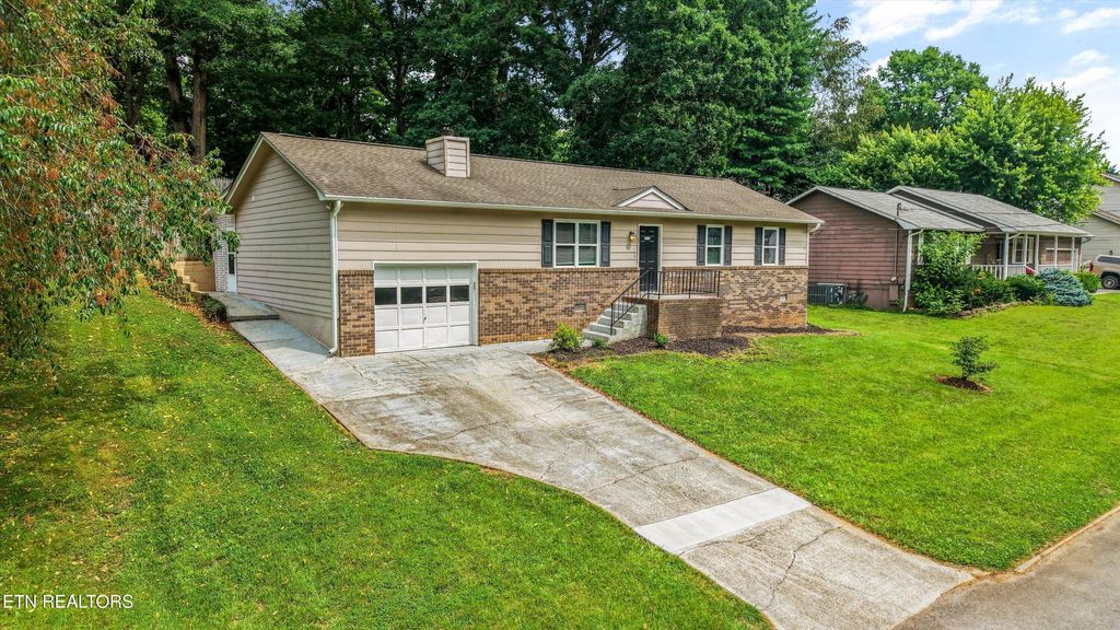 Photo of 10725 Bell Valley Drive, Knoxville, TN 37934 (MLS # 1345032)
