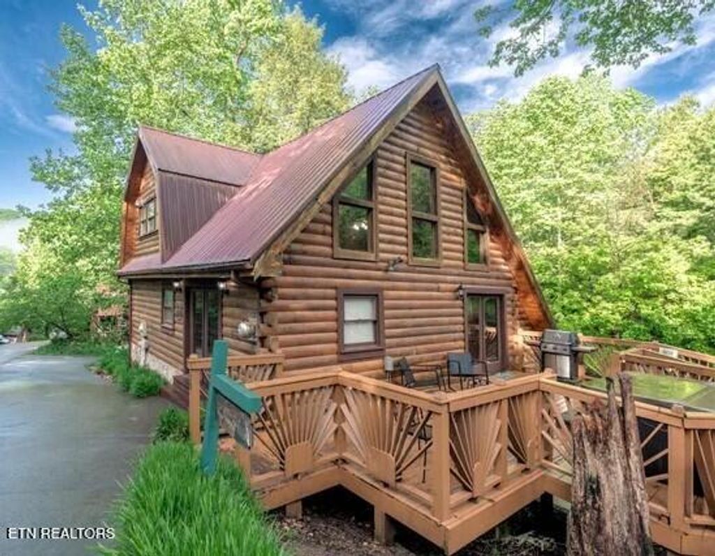 Photo of 508 Hoot Owl Way, Gatlinburg, TN 37738 (MLS # 1316103)