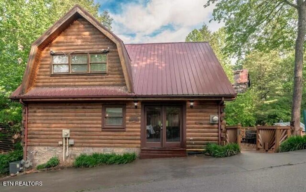 Photo of 508 Hoot Owl Way, Gatlinburg, TN 37738 (MLS # 1316103)