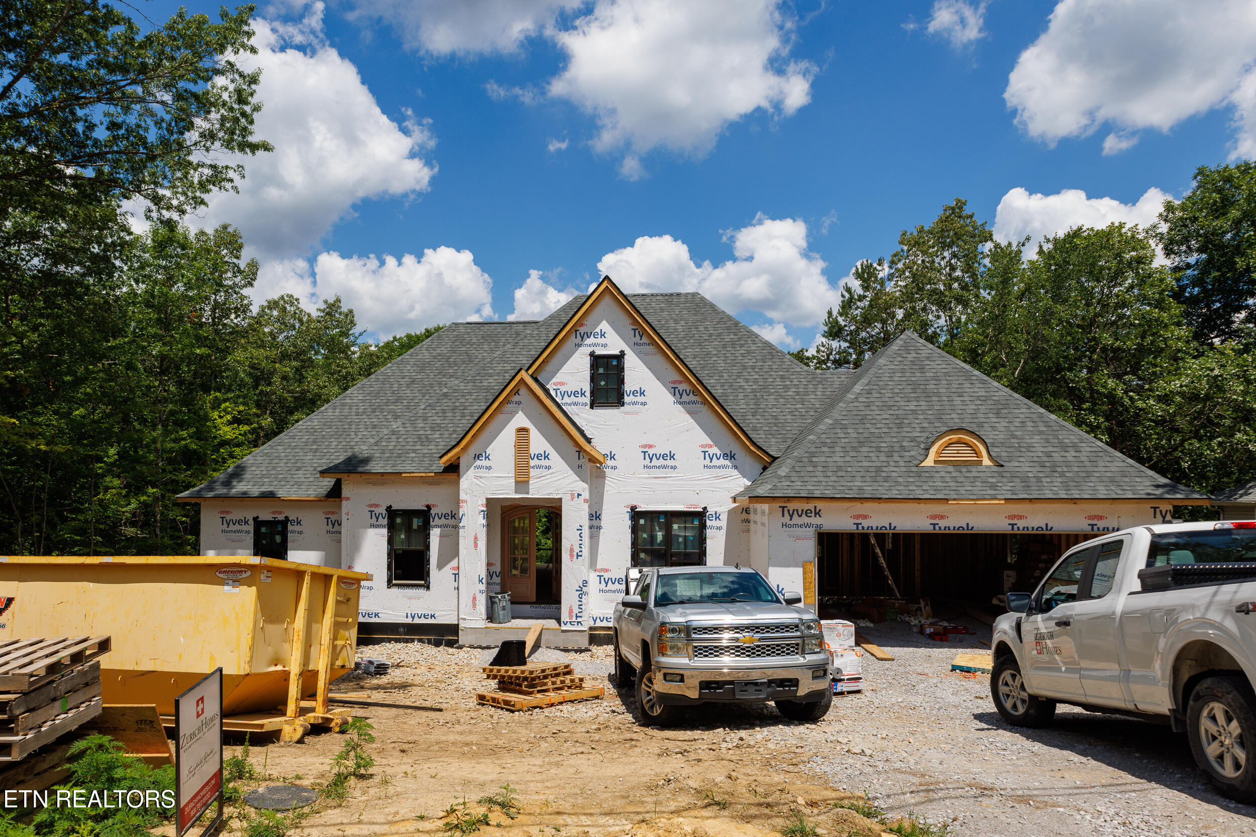 135 Hedgewood Point
