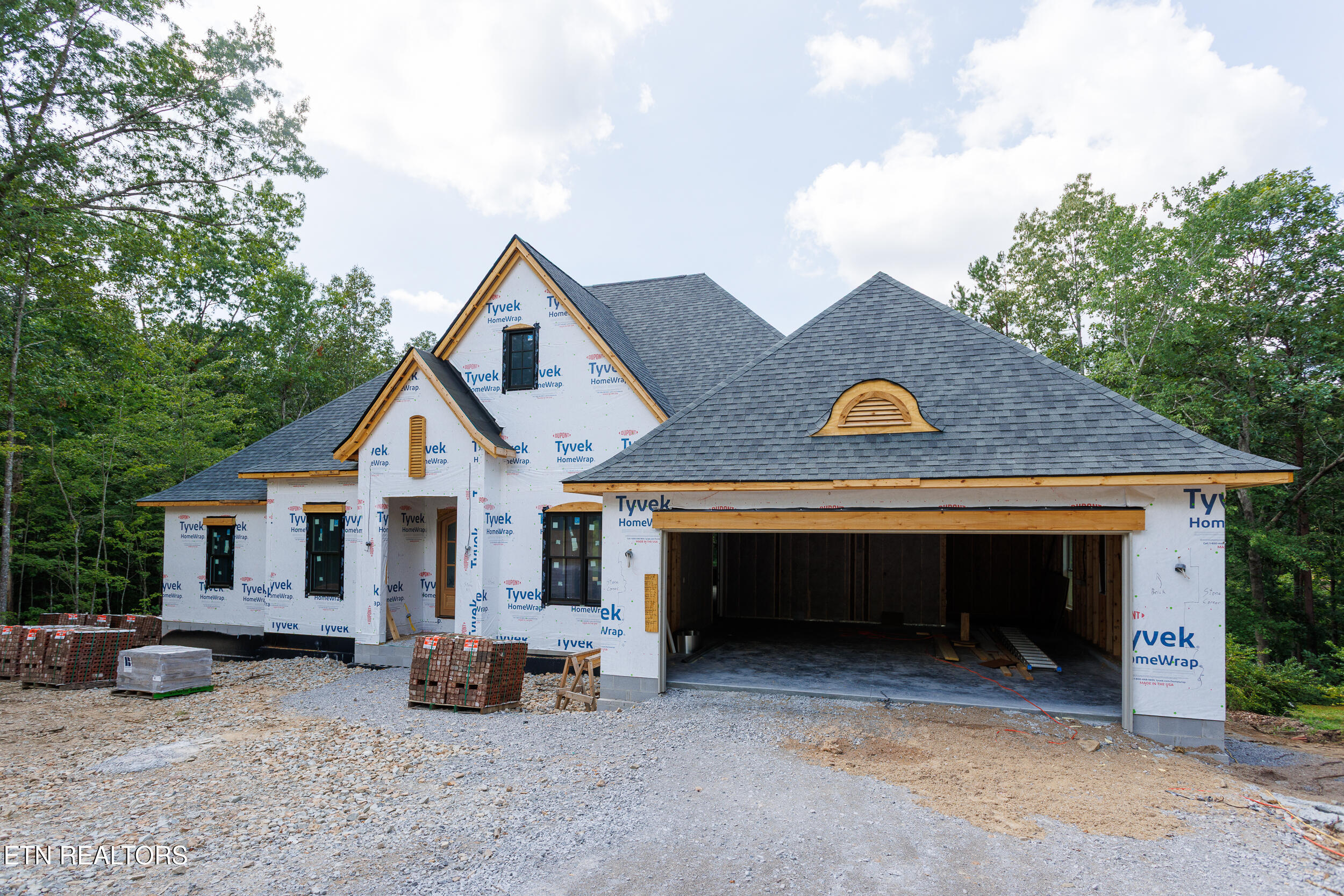 135 Hedgewood Point