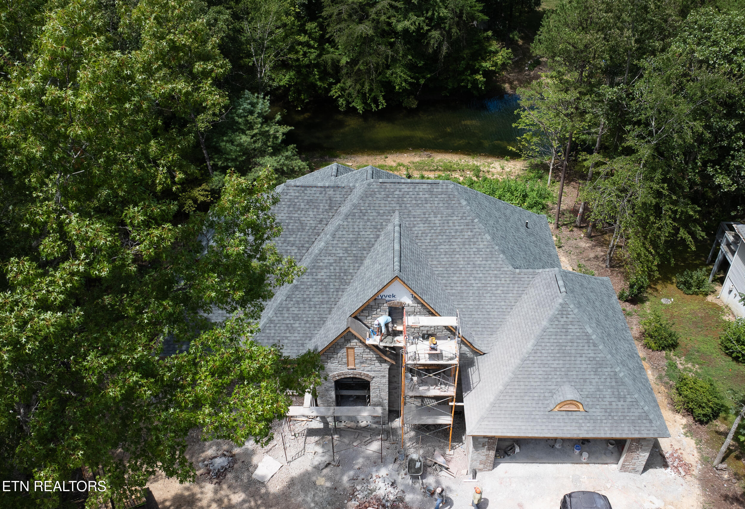 135 Hedgewood Point