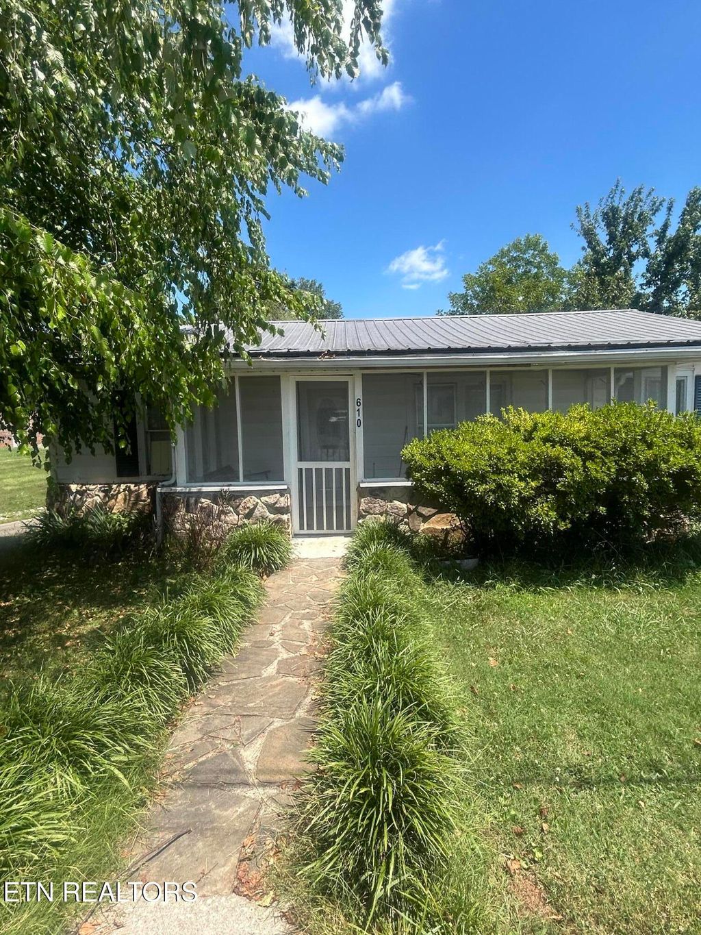 Photo of 610 Bennett Street St, Sweetwater, TN 37874 (MLS # 1307373)