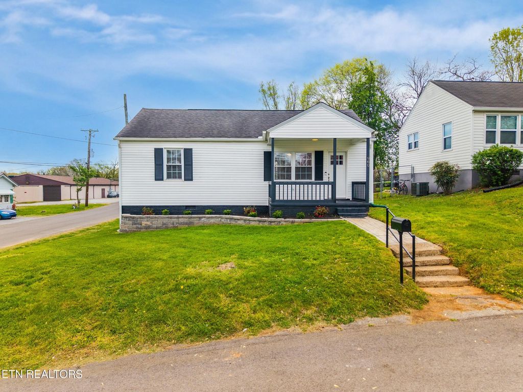 Photo of 960 Maynard Ave, Knoxville, TN 37917 (MLS # 1335181)