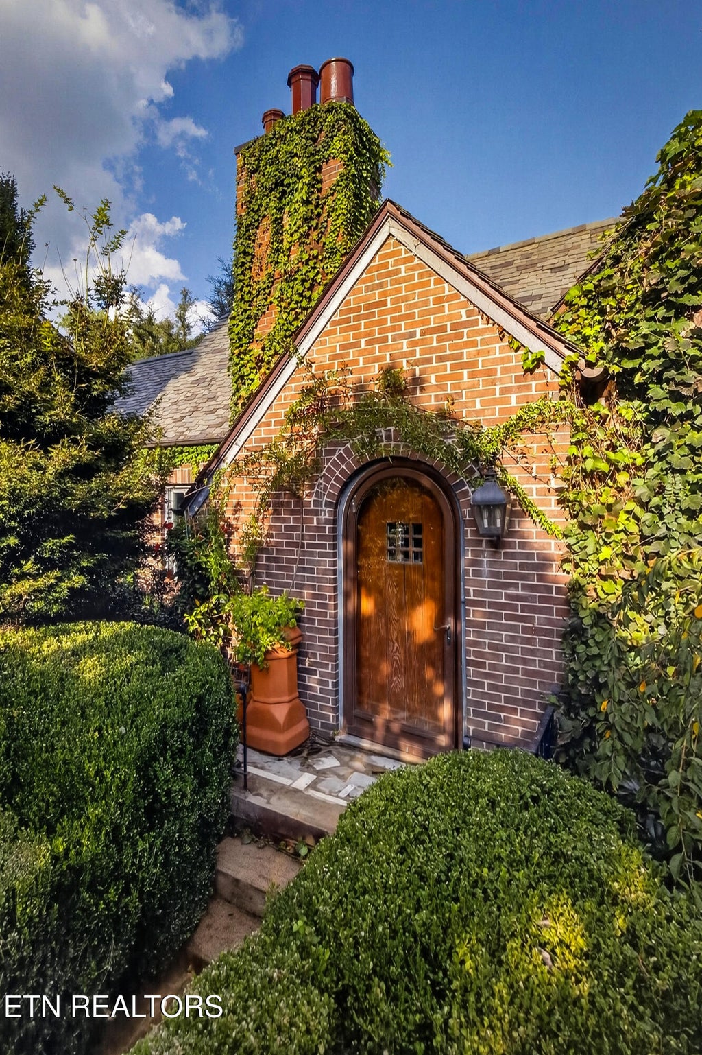 Photo of 1100 W Nokomis Circle, Knoxville, TN 37919 (MLS # 1355996)