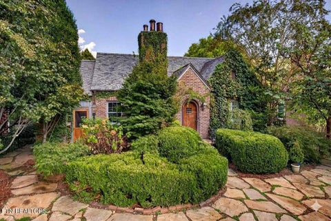 Photo of 1100 W Nokomis Circle, Knoxville, TN 37919 (MLS # 1355996)
