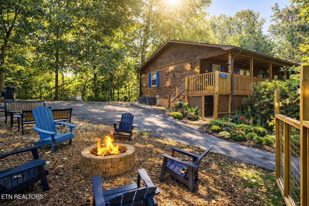 Photo of 1001 Sunrise Blvd, Sevierville, TN 37862 (MLS # 1329703)