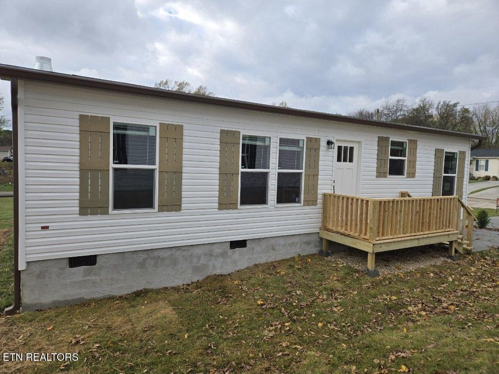Photo of 913 Morris St, Sweetwater, TN 37874 (MLS # 1282716)