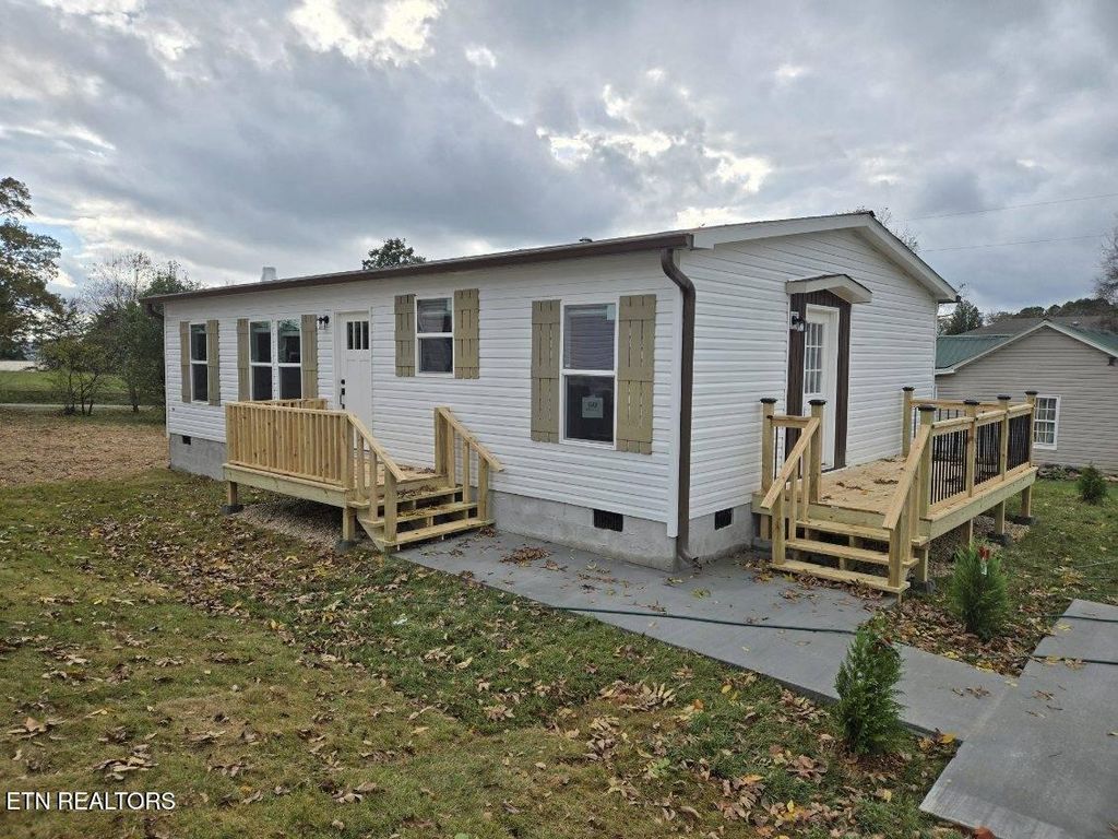Photo of 913 Morris St, Sweetwater, TN 37874 (MLS # 1282716)