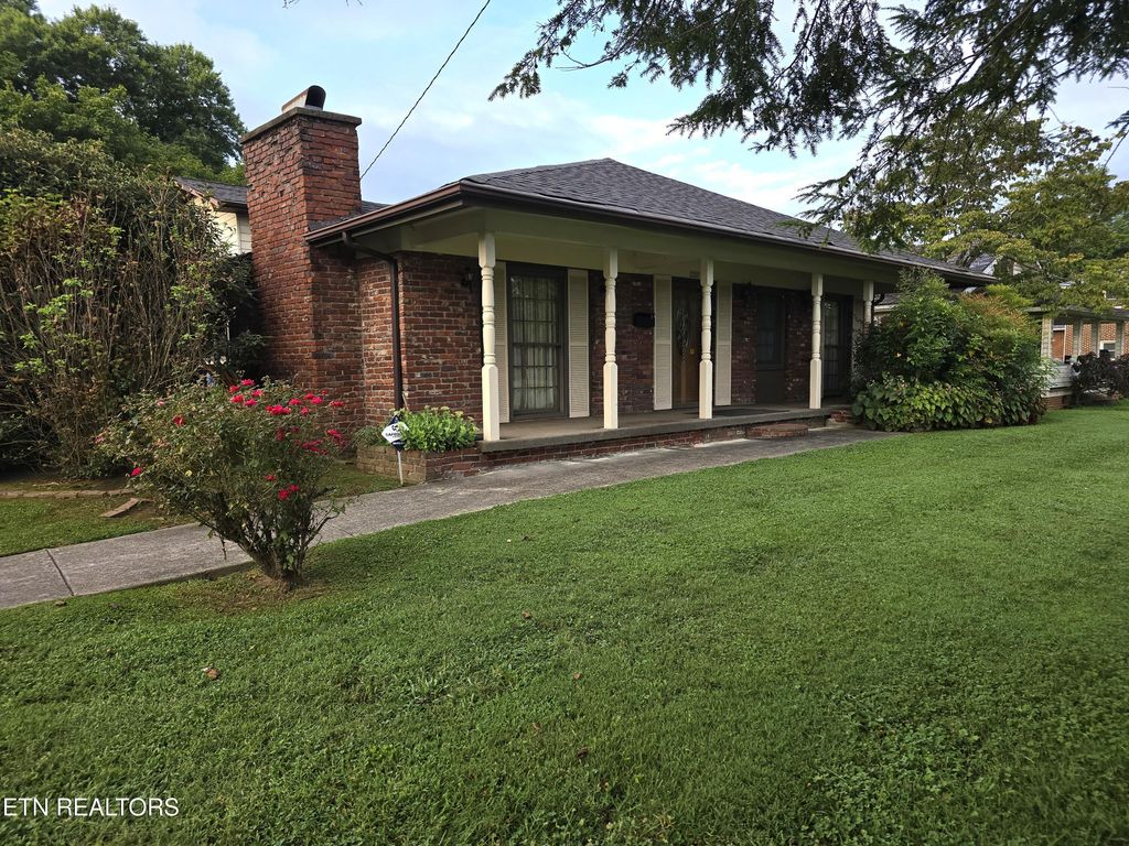 Photo of 1203 Winchester Ave, Middlesboro, KY 40965 (MLS # 1331672)