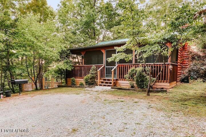 Photo of 3119 Bear Mountain Lane, Sevierville, TN 37876 (MLS # 1358907)