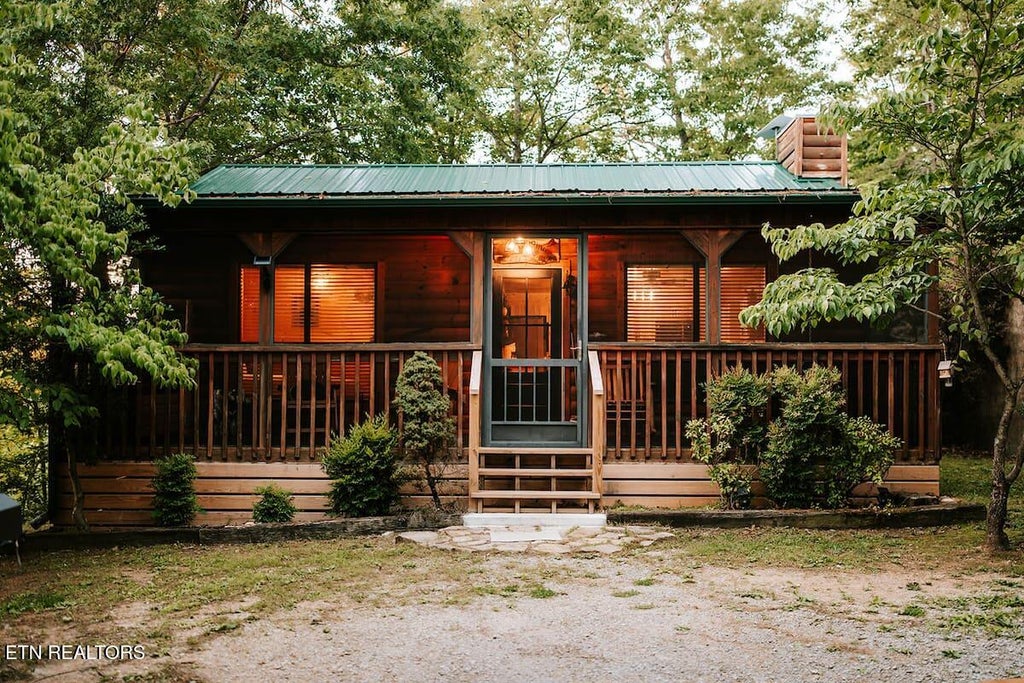 Photo of 3119 Bear Mountain Lane, Sevierville, TN 37876 (MLS # 1358907)