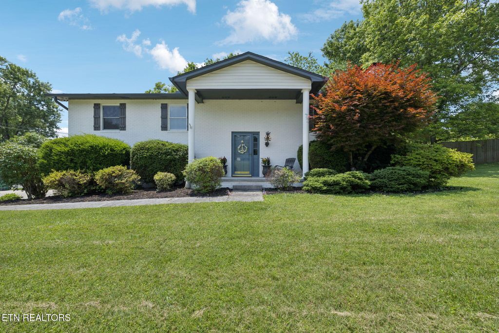 Photo of 7901 Ewing Rd, Powell, TN 37849 (MLS # 1303550)