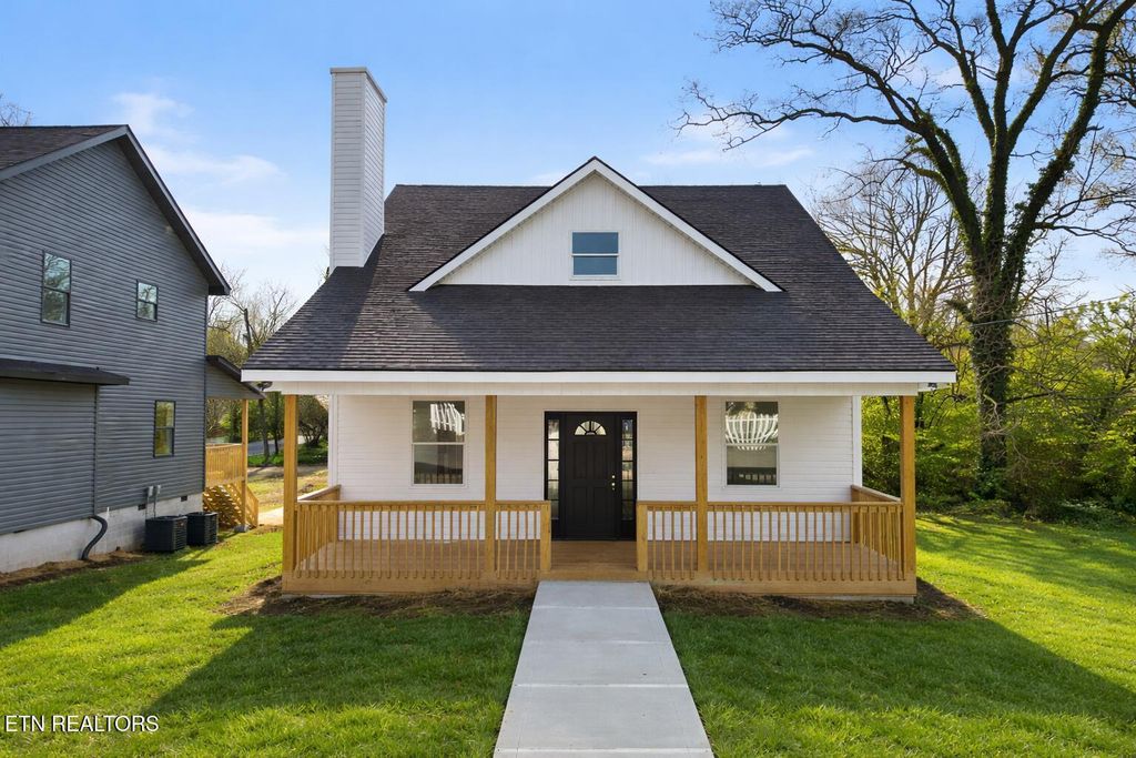 Photo of 910 Avenue A, Knoxville, TN 37920 (MLS # 1333001)