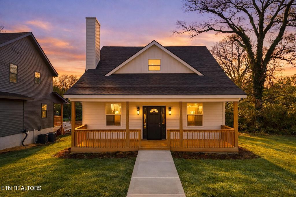 Photo of 910 Avenue A, Knoxville, TN 37920 (MLS # 1333001)