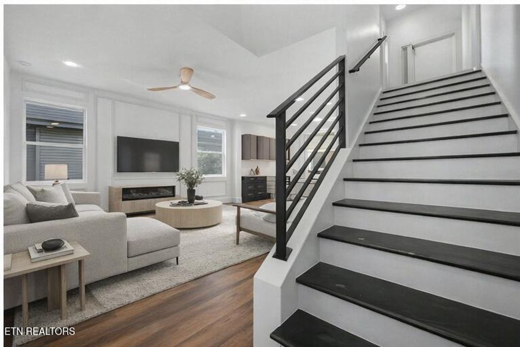 Photo of 910 Avenue A, Knoxville, TN 37920 (MLS # 1333001)