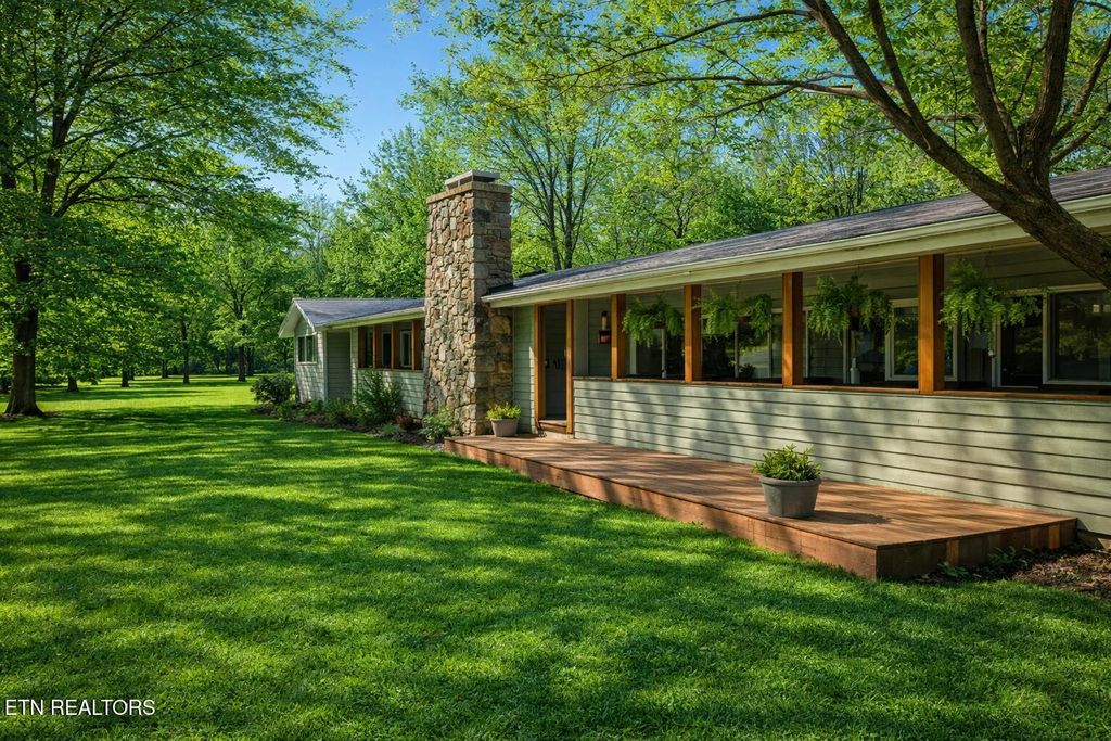 Photo of 4527 E Scenic Drive, Gatlinburg, TN 37738 (MLS # 1328686)