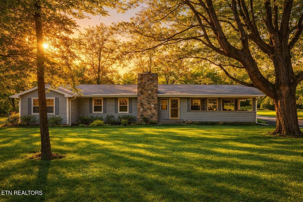 Photo of 4527 E Scenic Drive, Gatlinburg, TN 37738 (MLS # 1328686)