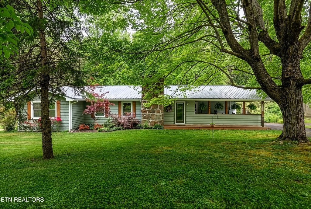 Photo of 4527 E Scenic Drive, Gatlinburg, TN 37738 (MLS # 1328686)