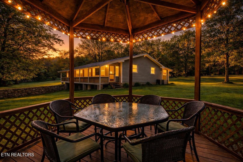 Photo of 4527 E Scenic Drive, Gatlinburg, TN 37738 (MLS # 1328686)