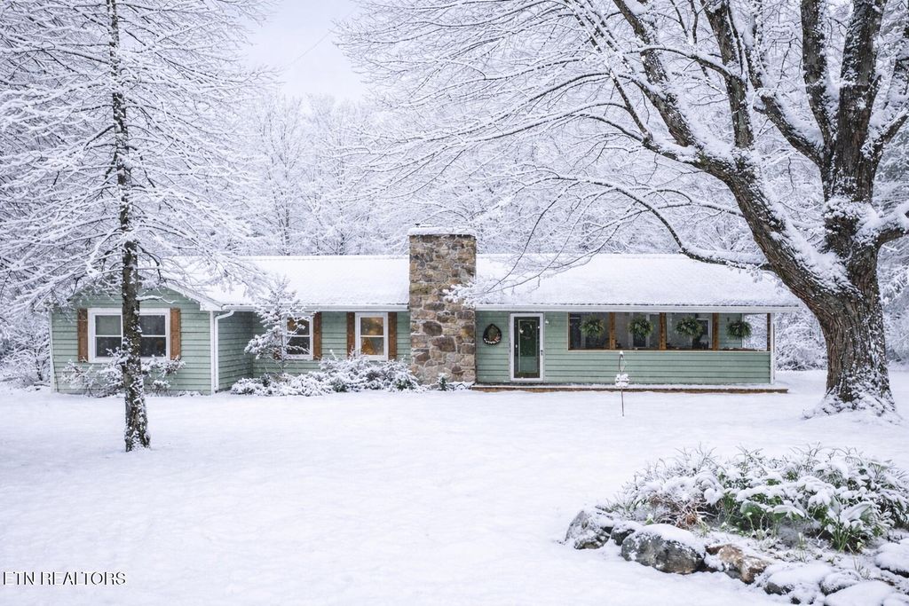 Photo of 4527 E Scenic Drive, Gatlinburg, TN 37738 (MLS # 1328686)