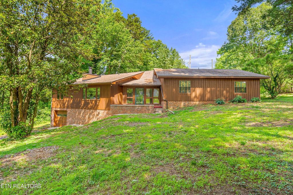 Photo of 1905 Howard Drive, Knoxville, TN 37918 (MLS # 1343206)