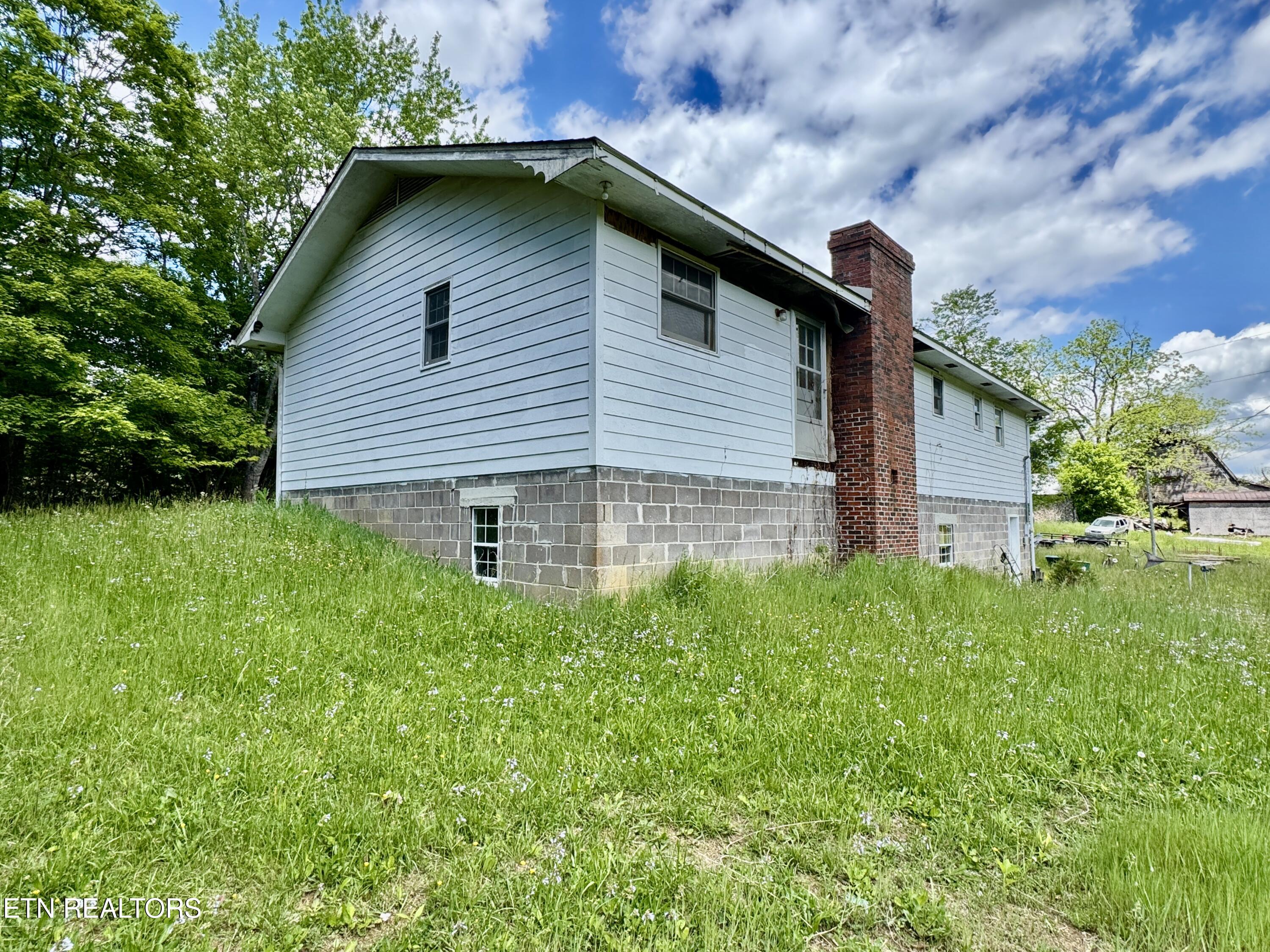 312 E Raccoon Valley Drive