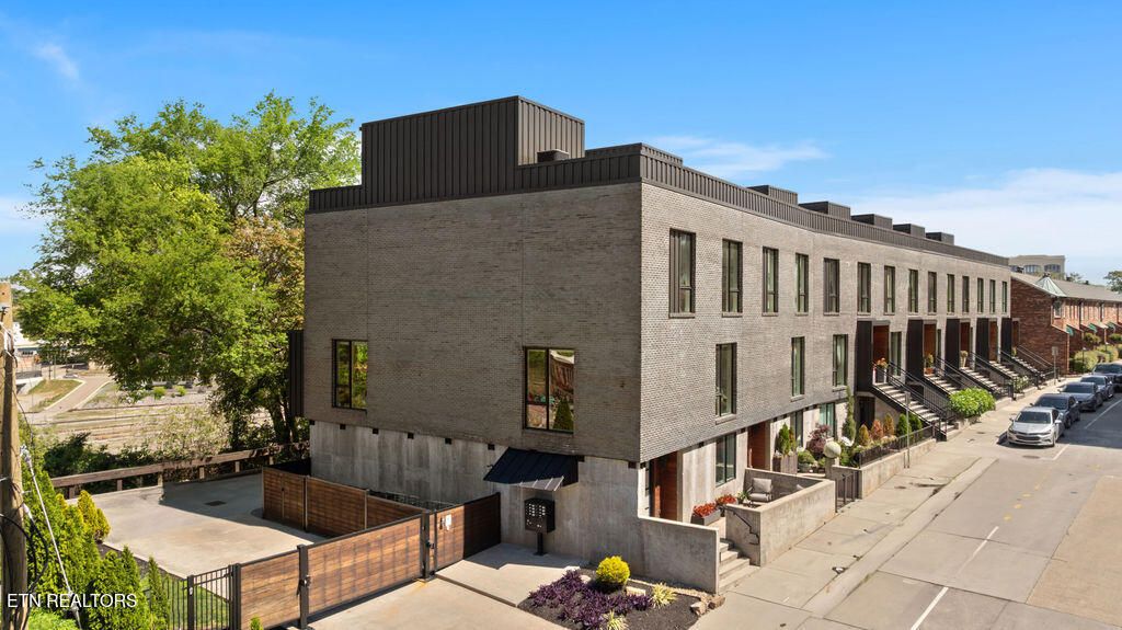 Photo of 603 W Vine Ave, Knoxville, TN 37902 (MLS # 1337374)