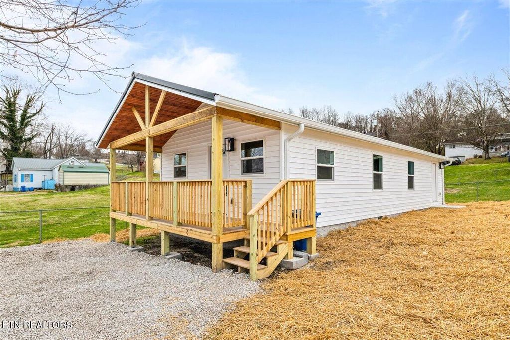 Photo of 127 Water St St, Jacksboro, TN 37757 (MLS # 1326572)