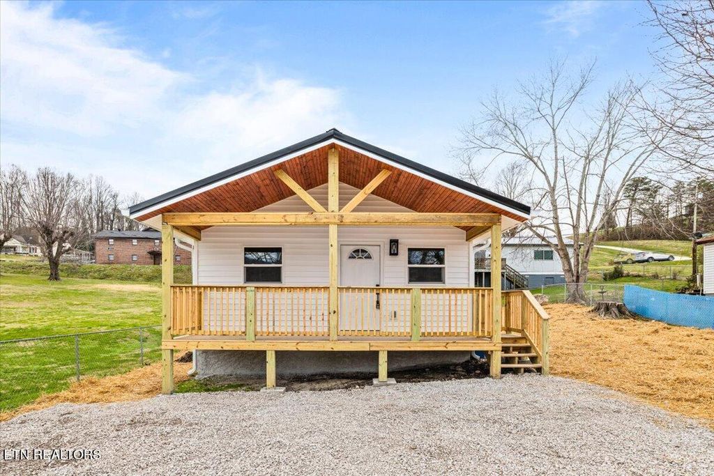 Photo of 127 Water St St, Jacksboro, TN 37757 (MLS # 1326572)