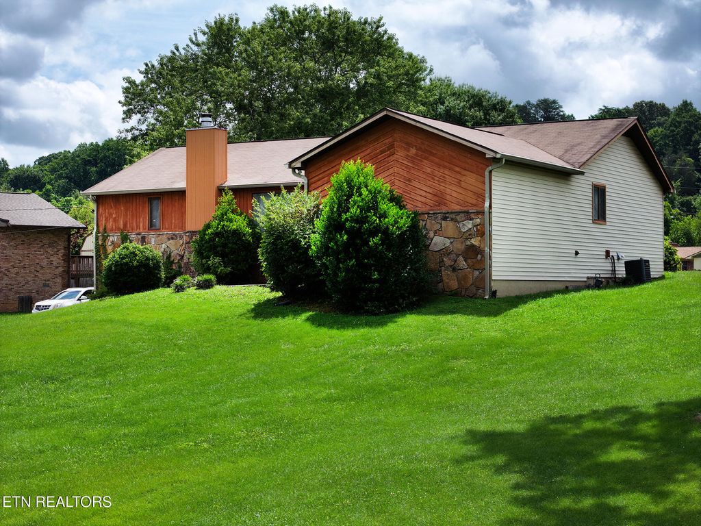 Photo of 1816 River Shores Drive, Knoxville, TN 37914 (MLS # 1348190)