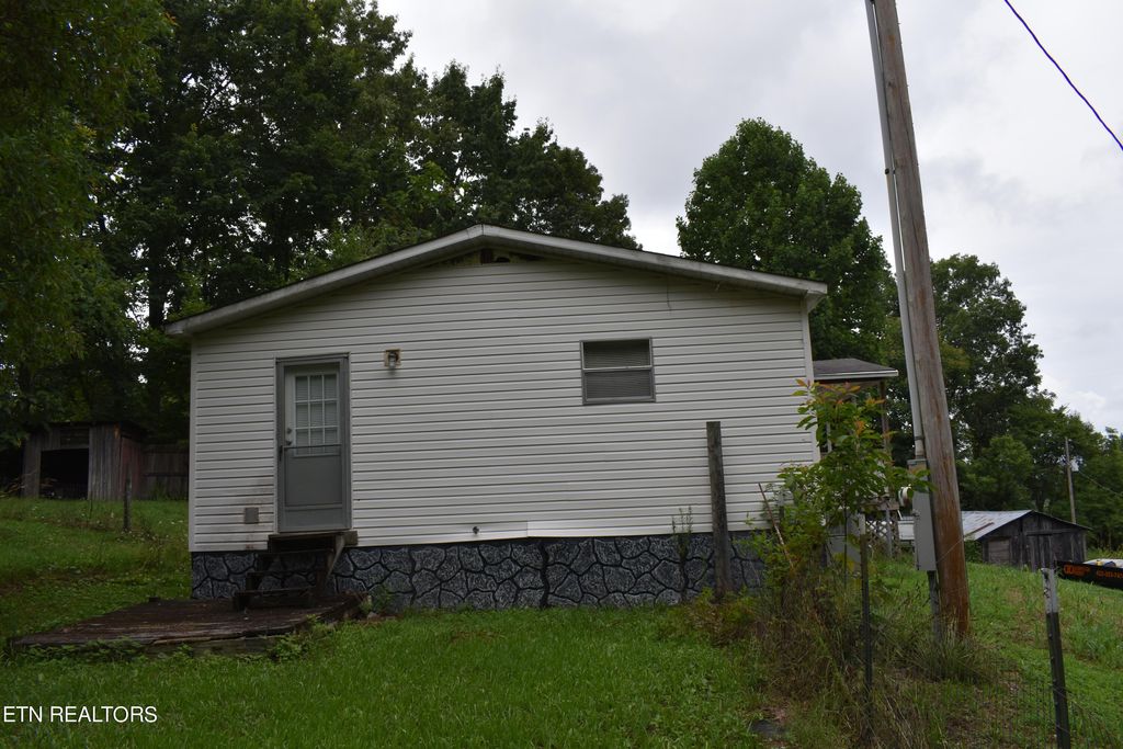 Photo of 687 Cupp Ridge Rd, New Tazewell, TN 37825 (MLS # 1273739)