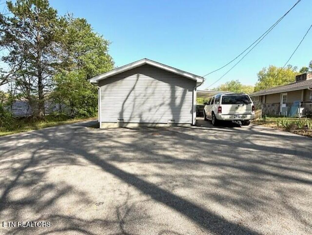 Photo of 101 Edmonds Drive, Oliver Springs, TN 37840 (MLS # 1297888)
