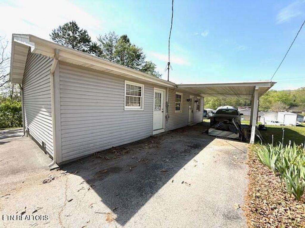 Photo of 101 Edmonds Drive, Oliver Springs, TN 37840 (MLS # 1297888)