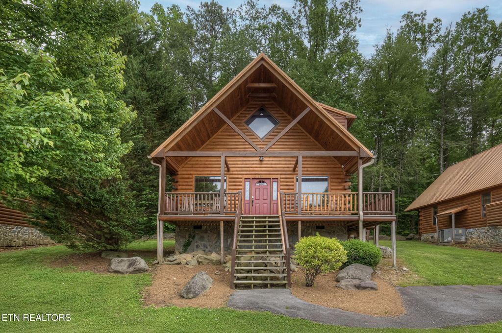 Photo of 214 Forrest Loop Way, Gatlinburg, TN 37738 (MLS # 1301878)