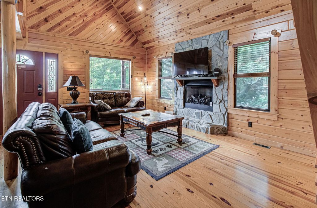 Photo of 214 Forrest Loop Way, Gatlinburg, TN 37738 (MLS # 1301878)