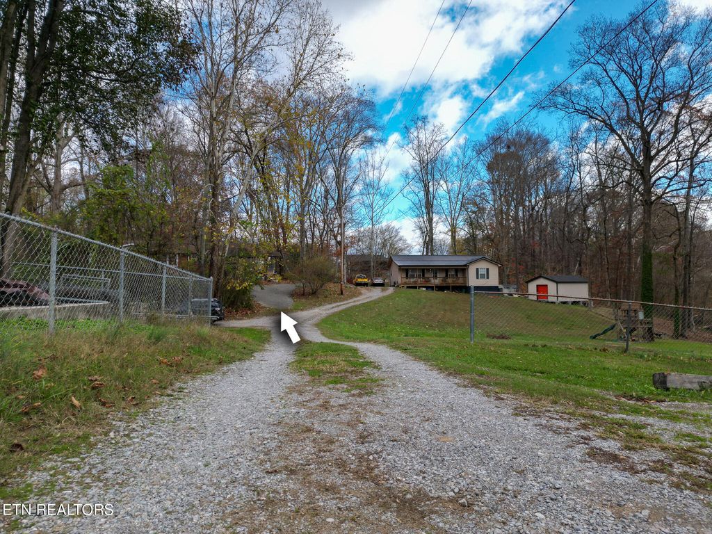 Photo of 200 Midway Drive, Oliver Springs, TN 37840 (MLS # 1283665)