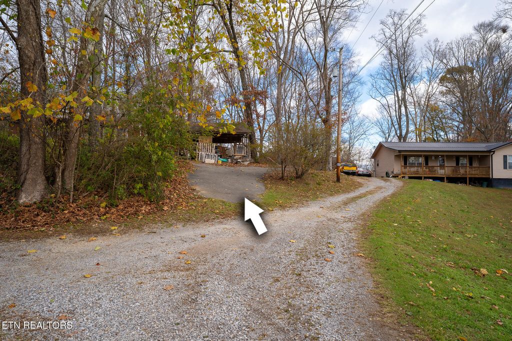 Photo of 200 Midway Drive, Oliver Springs, TN 37840 (MLS # 1283665)