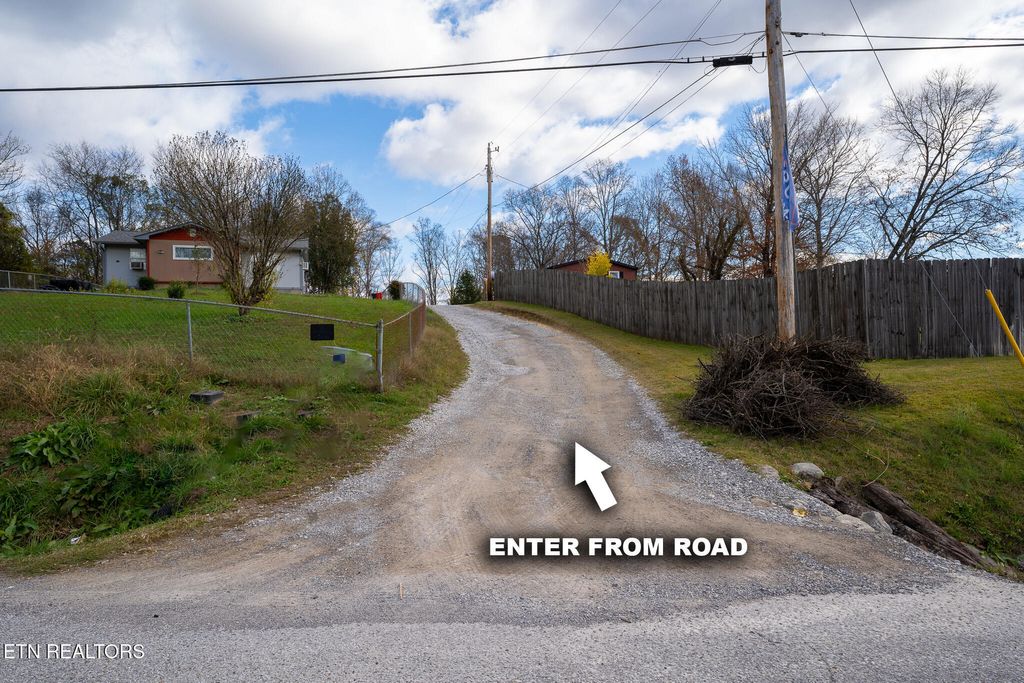 Photo of 200 Midway Drive, Oliver Springs, TN 37840 (MLS # 1283665)