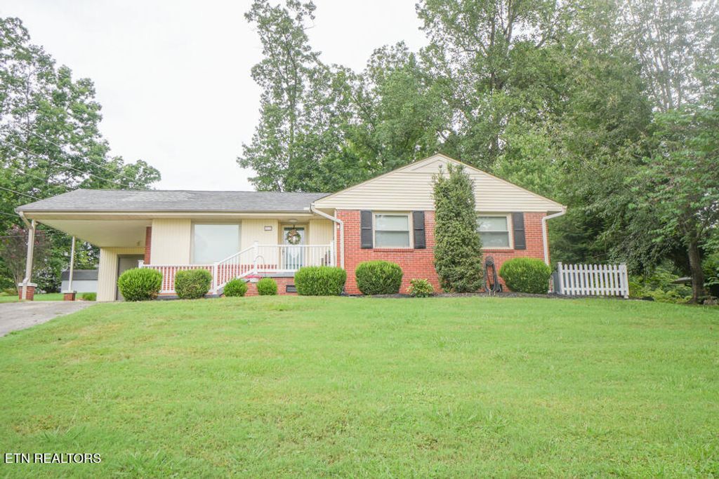 Photo of 523 Frary St, Alcoa, TN 37701 (MLS # 1311513)