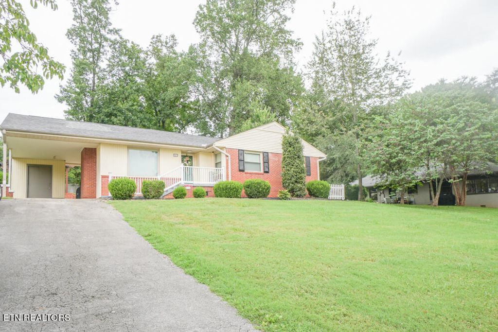 Photo of 523 Frary St, Alcoa, TN 37701 (MLS # 1311513)