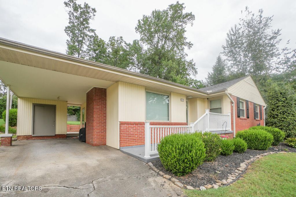 Photo of 523 Frary St, Alcoa, TN 37701 (MLS # 1311513)