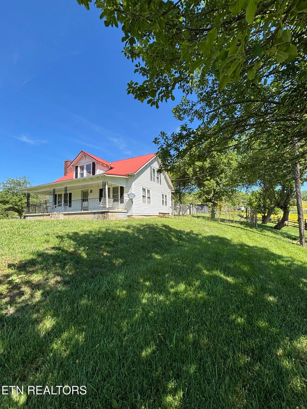 Photo of 516 Thomas Rd, Speedwell, TN 37870 (MLS # 1339211)