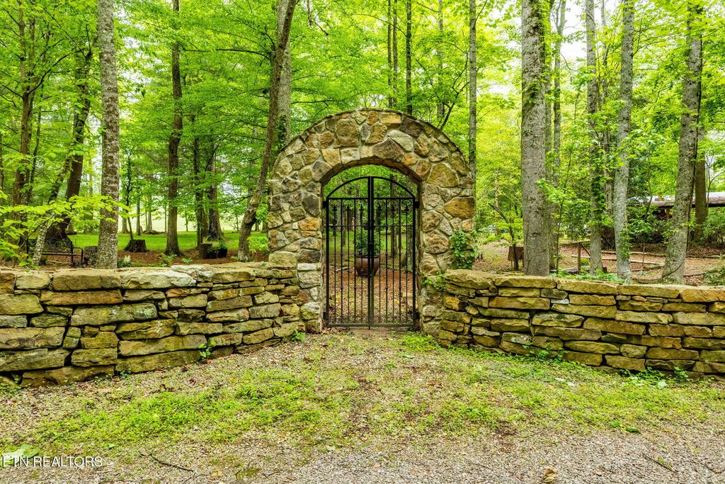 Photo of 1854 Catoosa Rd, Wartburg, TN 37887 (MLS # 1320316)