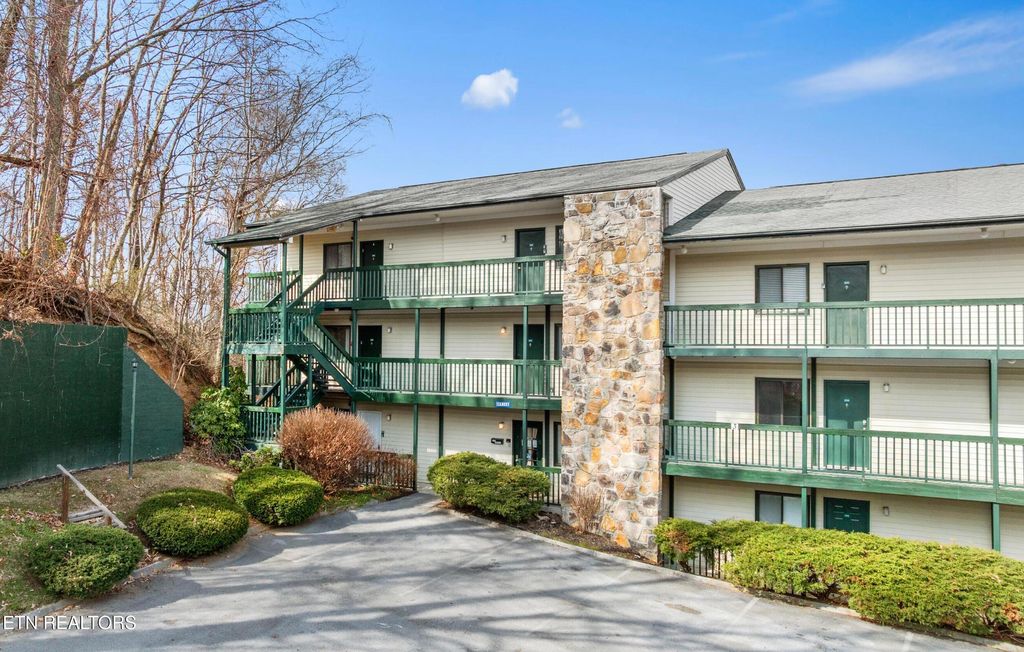 Photo of 1102 Ski View Drive #UNIT 306, Gatlinburg, TN 37738 (MLS # 1339779)
