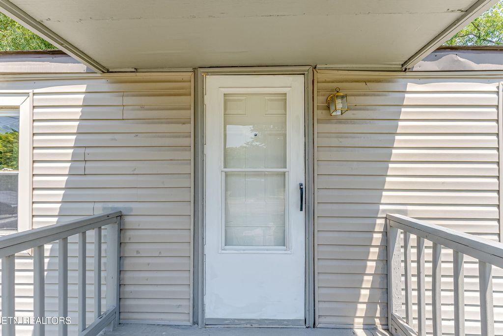 Photo of 1013 E Drive, Knoxville, TN 37920 (MLS # 1347382)