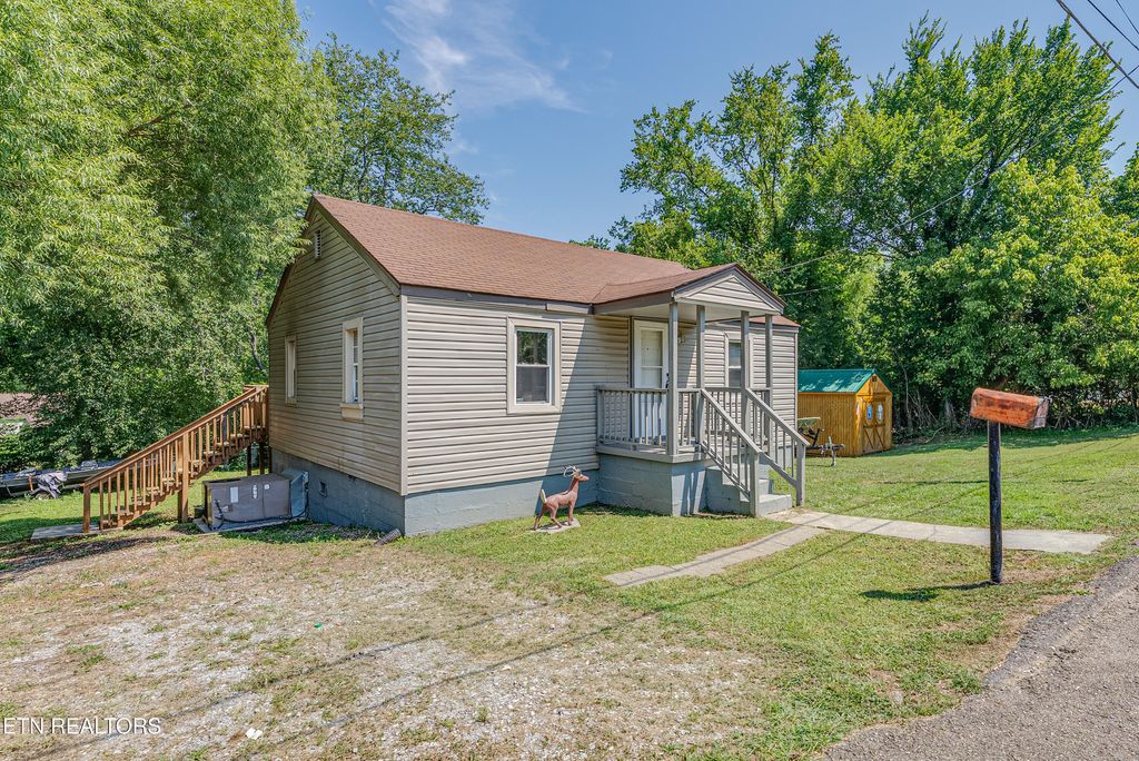 Photo of 1013 E Drive, Knoxville, TN 37920 (MLS # 1347382)