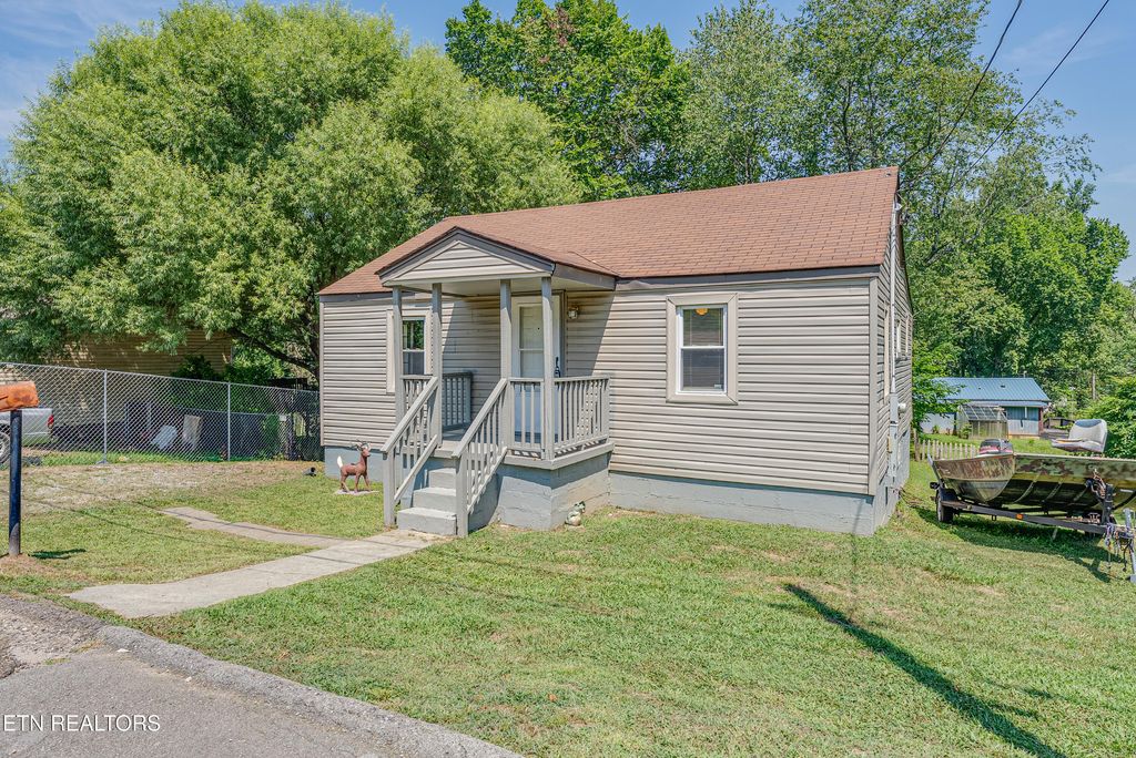 Photo of 1013 E Drive, Knoxville, TN 37920 (MLS # 1347382)