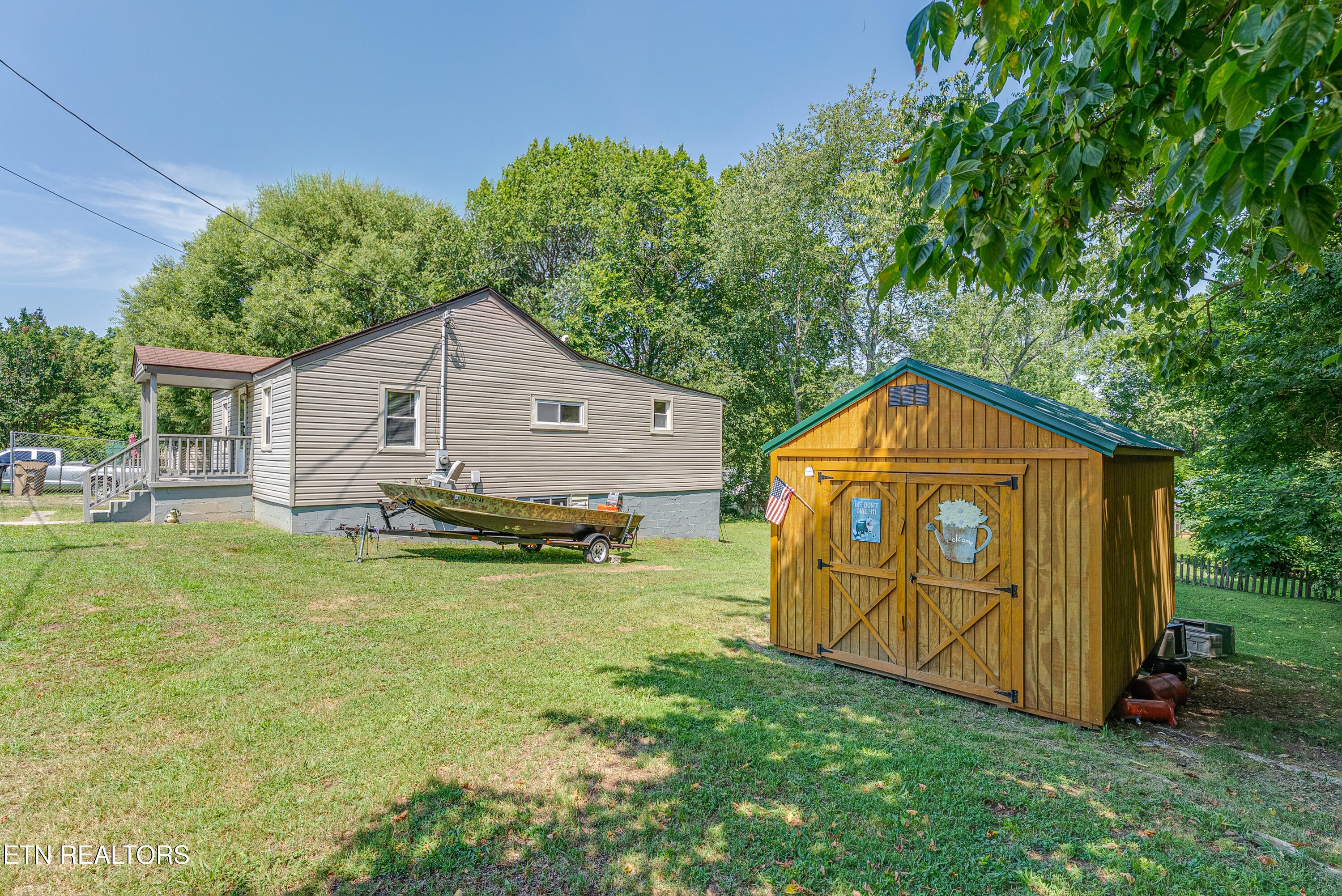 1013 E Drive