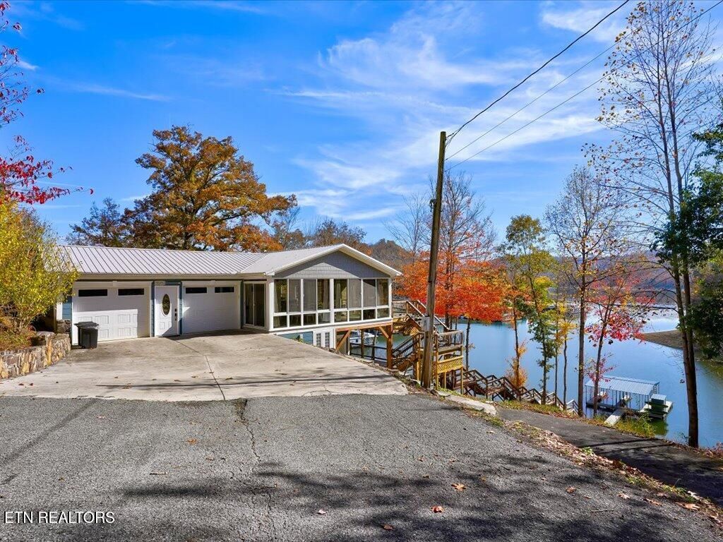 Photo of 146 Paradise Point, New Tazewell, TN 37825 (MLS # 1321416)